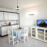 Blanco&azul - Ocean View Balcony, Pool And Perfect Location